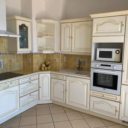 Le Latania Sainte-Maxime